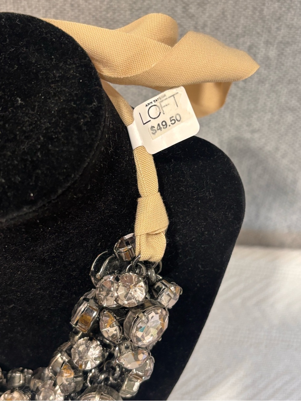 🔴🟡LOFT Gold-Tone and Champagne Crystal Cluster Necklace with Beige Ribbon - Picture 5 of 9